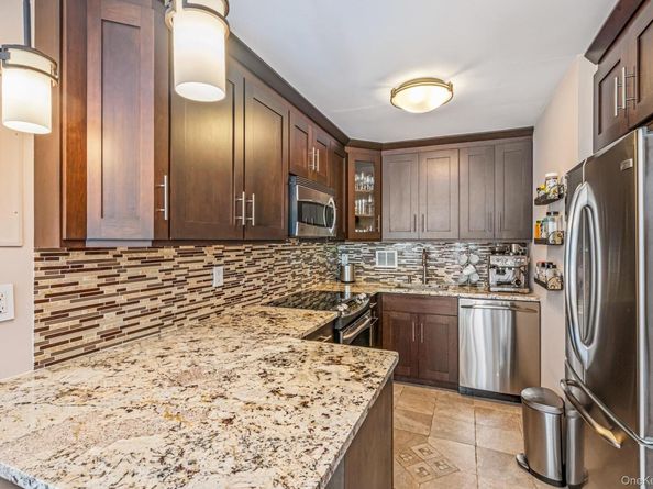 16801 12th Avenue 3A, Whitestone NY 11357