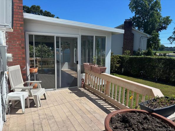 10 13th Avenue, West Babylon NY 11704