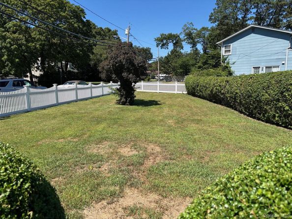 10 13th Avenue, West Babylon NY 11704
