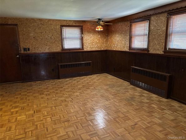 10 13th Avenue, West Babylon NY 11704