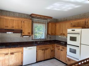 10 13th Avenue, West Babylon NY 11704