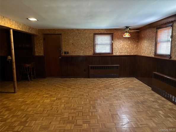 10 13th Avenue, West Babylon NY 11704