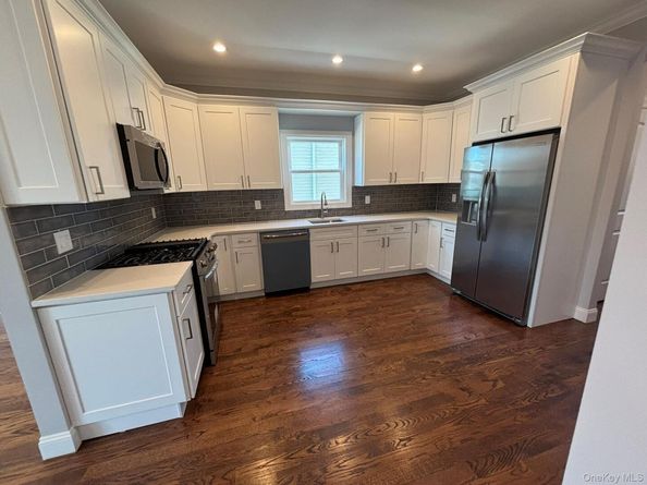3 Garfield Place, Lindenhurst NY 11757