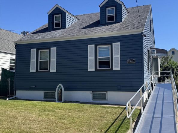 956 Hillside Boulevard, New Hyde Park NY 11040