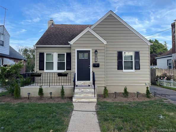 249 Hoffman Street, Franklin Square NY 11010