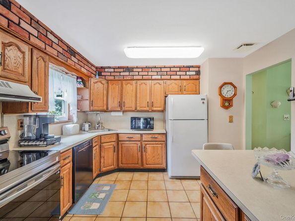 3 Selmar Court, Kings Park NY 11754
