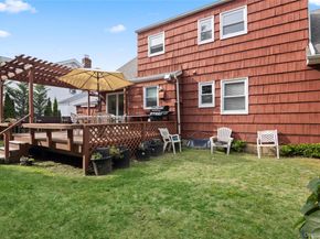 11 Glenwood Road, Glen Head NY 11545