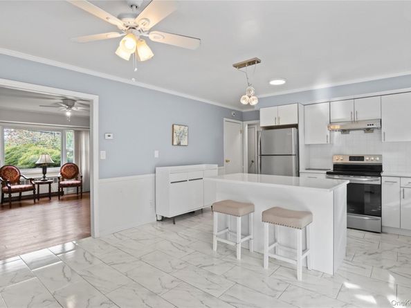 11 Glenwood Road, Glen Head NY 11545