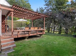 11 Glenwood Road, Glen Head NY 11545