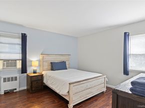 11 Glenwood Road, Glen Head NY 11545