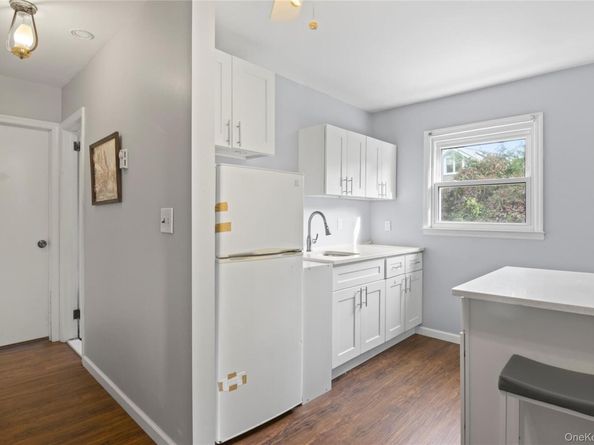 11 Glenwood Road, Glen Head NY 11545