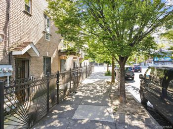 852 Home Street