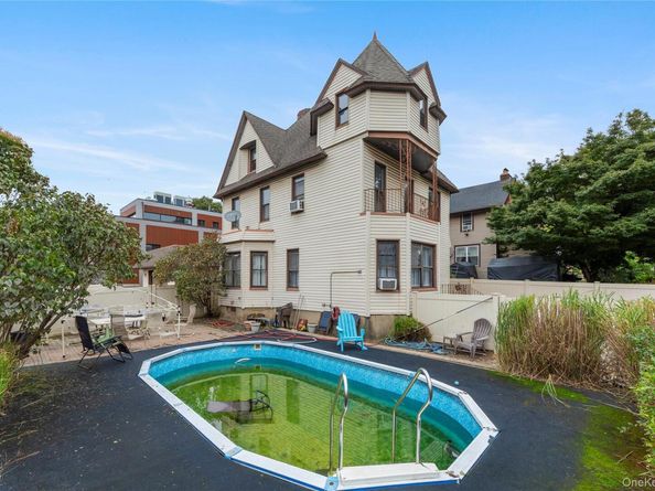 15401 35th Avenue, Flushing NY 11354