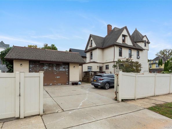 15401 35th Avenue, Flushing NY 11354