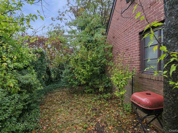 18015 Dalny Road, Jamaica Estates NY 11432