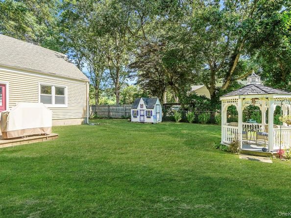 50 Head Of The Neck Road, Bellport NY 11713