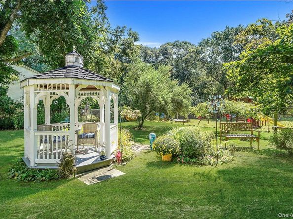 50 Head Of The Neck Road, Bellport NY 11713