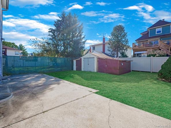 206 Hunnewell Avenue, Elmont NY 11003