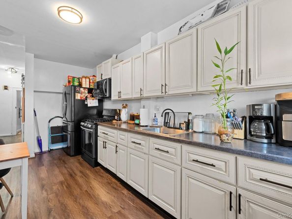 10439 90th Avenue, Richmond Hill NY 11418