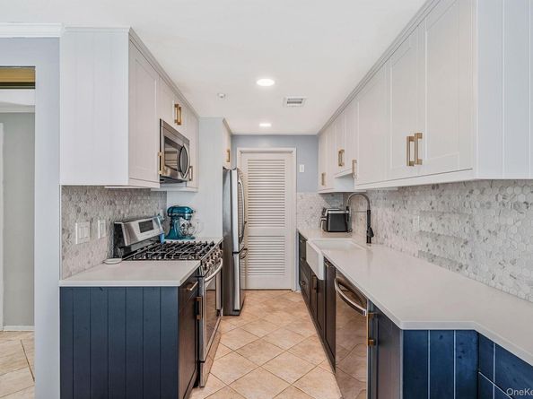 862 Birchwood Road, Medford NY 11763