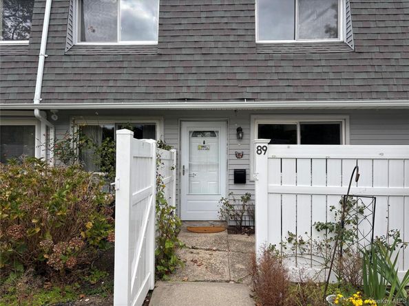 89 Storm Drive, Holtsville NY 11742