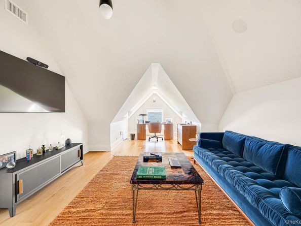 217 Hommocks Road, Larchmont NY 10538