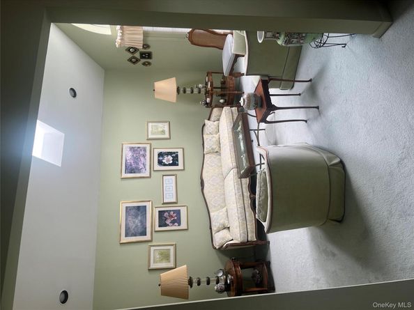 18 Dawn Drive, Oakdale NY 11769