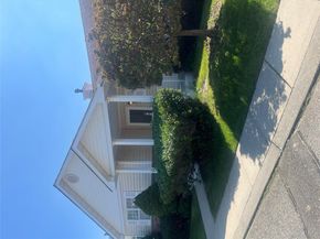 18 Dawn Drive, Oakdale NY 11769