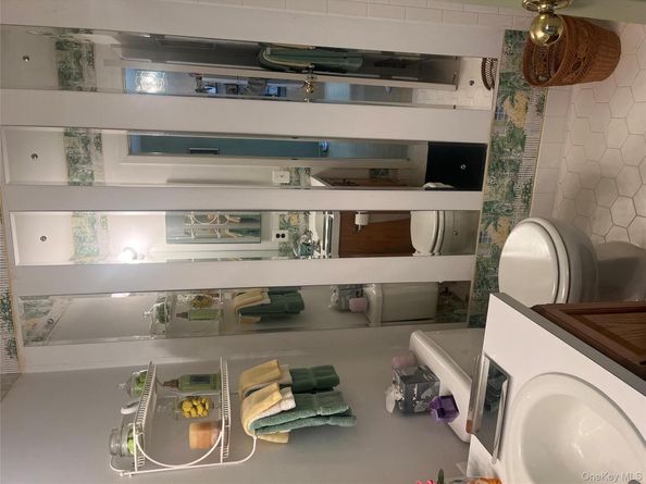 18 Dawn Drive, Oakdale NY 11769