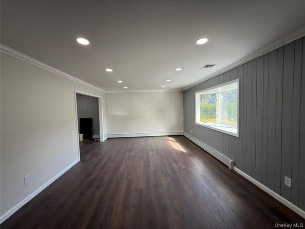 39 2nd Place, Central Islip NY 11722