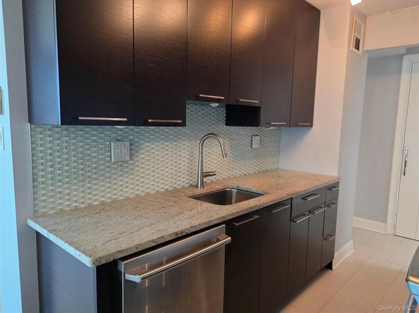 18-05 215th Street 6S, Bayside NY 11360