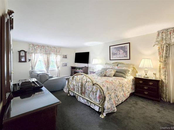7 Royal Oaks Drive, Centereach NY 11720