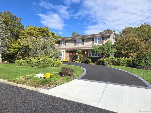 7 Royal Oaks Drive, Centereach NY 11720