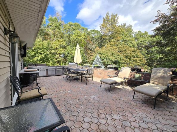7 Royal Oaks Drive, Centereach NY 11720
