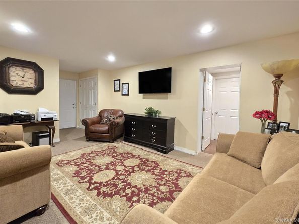 7 Royal Oaks Drive, Centereach NY 11720
