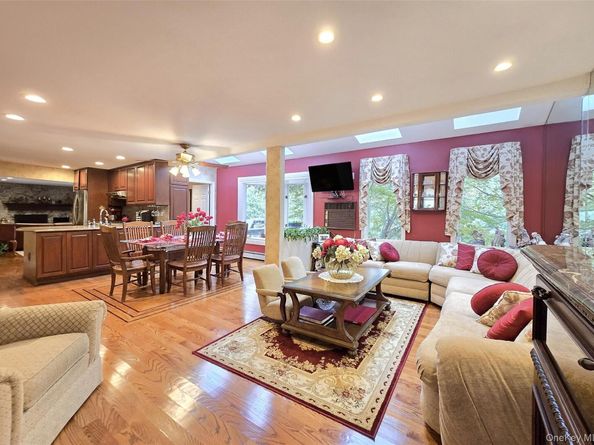 7 Royal Oaks Drive, Centereach NY 11720