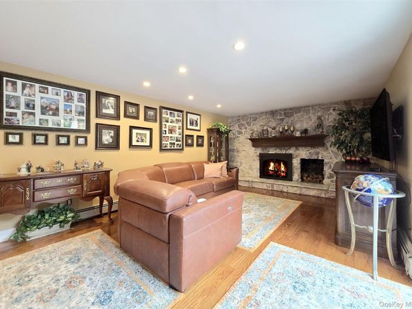 7 Royal Oaks Drive, Centereach NY 11720