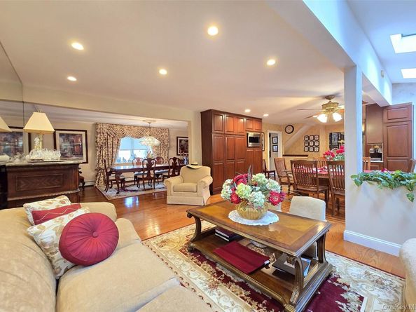 7 Royal Oaks Drive, Centereach NY 11720