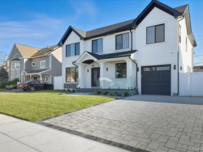 20 Baker Lane, Levittown NY 11756