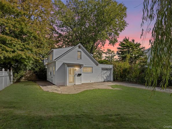 136 N Delaware Avenue, Lindenhurst NY 11757