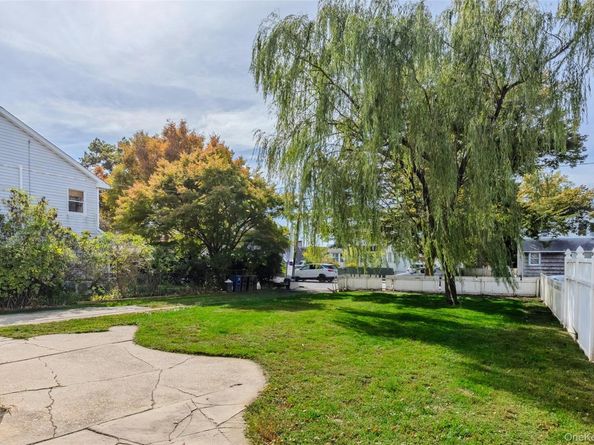 136 N Delaware Avenue, Lindenhurst NY 11757