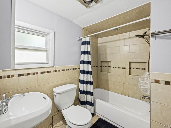 136 N Delaware Avenue, Lindenhurst NY 11757