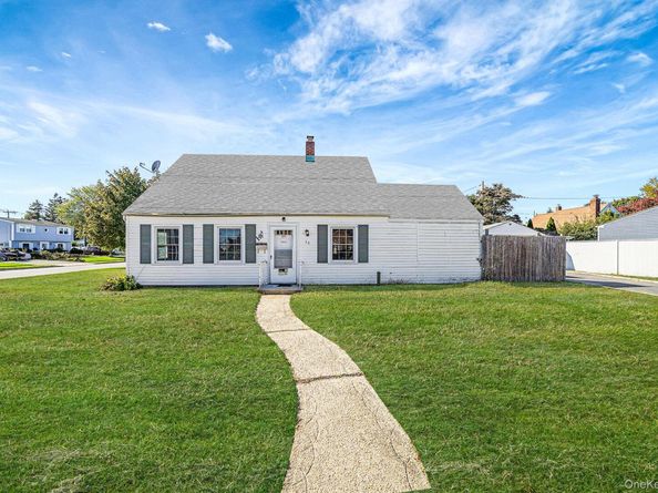 36 Bowling Lane, Levittown NY 11756