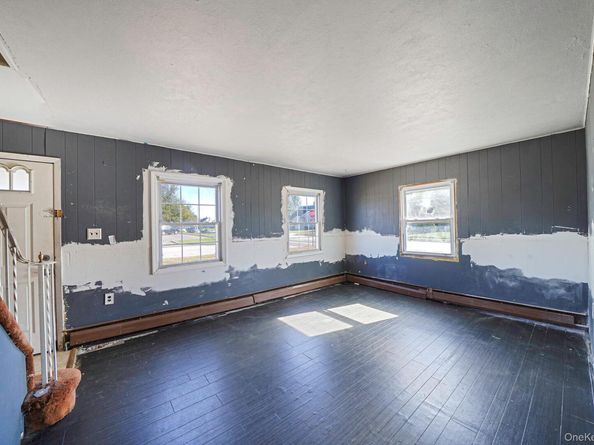 36 Bowling Lane, Levittown NY 11756