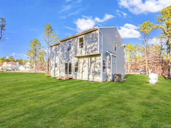 599 Robeson Place, Medford NY 11763