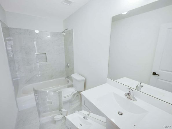 599 Robeson Place, Medford NY 11763