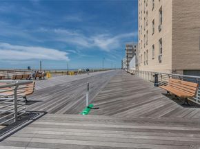 25 Neptune Boulevard 2E, Long Beach NY 11561