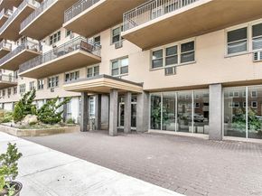25 Neptune Boulevard 2E, Long Beach NY 11561