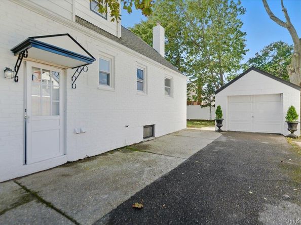 233 Roxbury Road S, Garden City South NY 11530