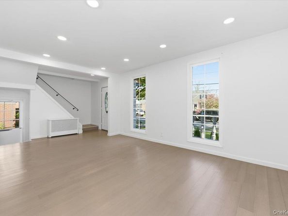 233 Roxbury Road S, Garden City South NY 11530